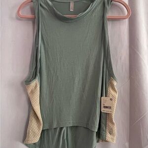 🆕⛱️🏃‍♀️Free People‎ Movement Nothing But Net top size M blue combo